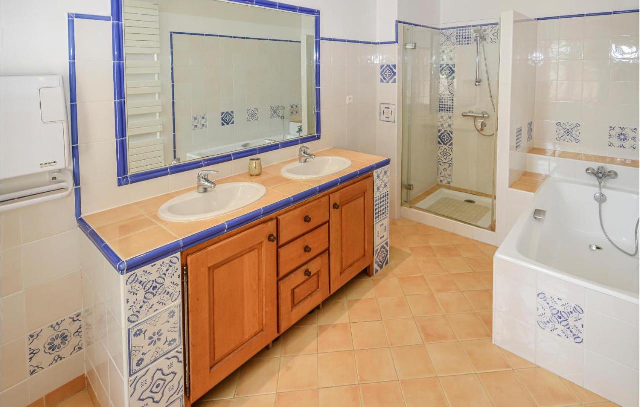3 Bedroom Awesome Home In Chateuneuf De Gadagne Châteauneuf-de-Gadagne Εξωτερικό φωτογραφία