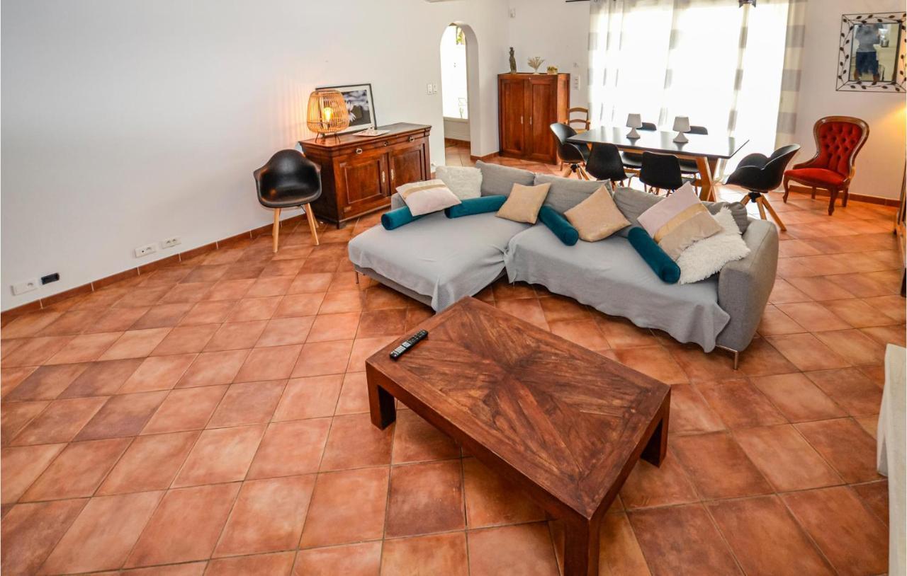 3 Bedroom Awesome Home In Chateuneuf De Gadagne Châteauneuf-de-Gadagne Εξωτερικό φωτογραφία