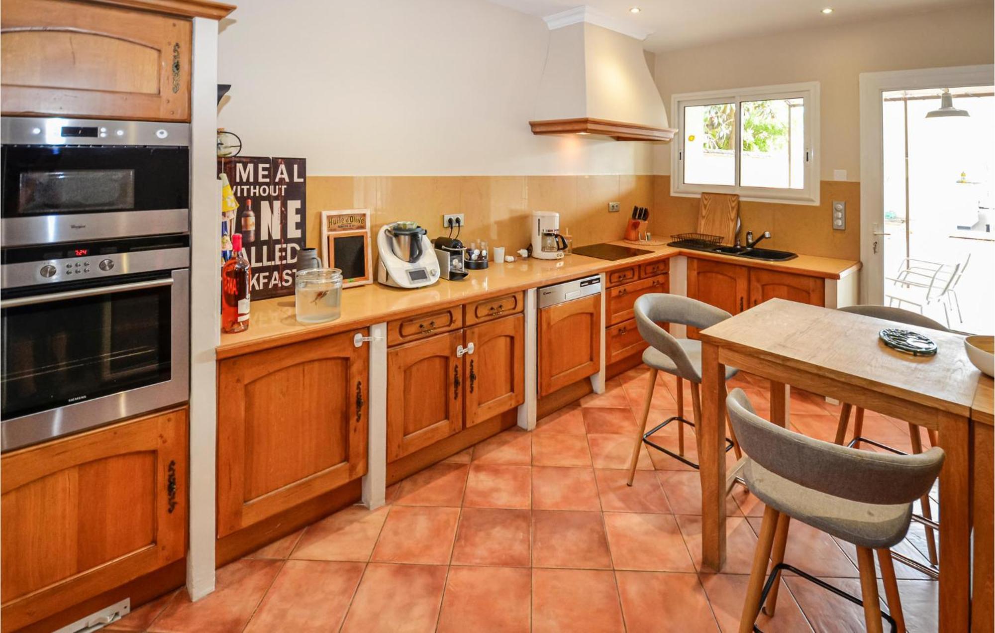 3 Bedroom Awesome Home In Chateuneuf De Gadagne Châteauneuf-de-Gadagne Εξωτερικό φωτογραφία