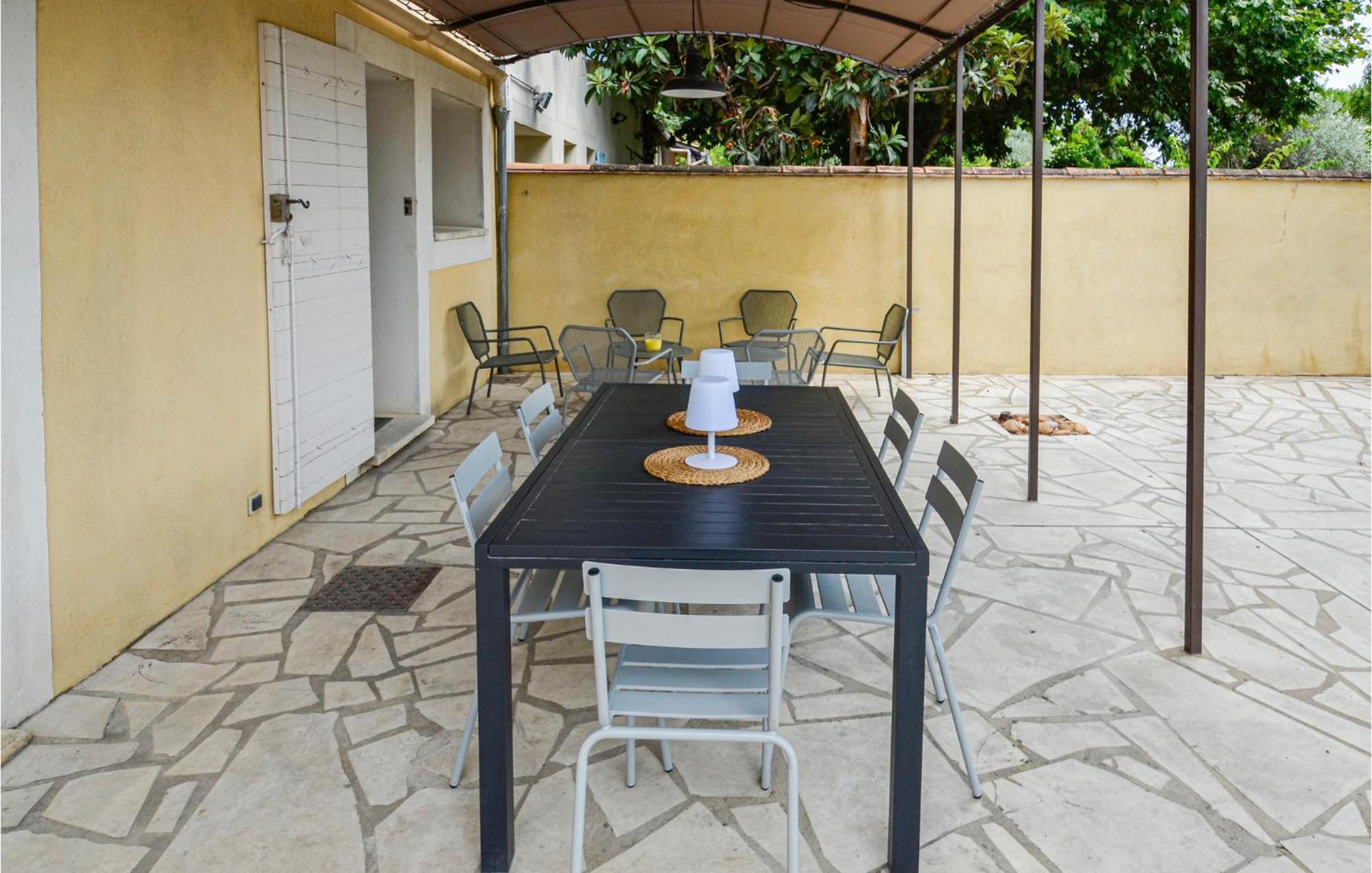 3 Bedroom Awesome Home In Chateuneuf De Gadagne Châteauneuf-de-Gadagne Εξωτερικό φωτογραφία